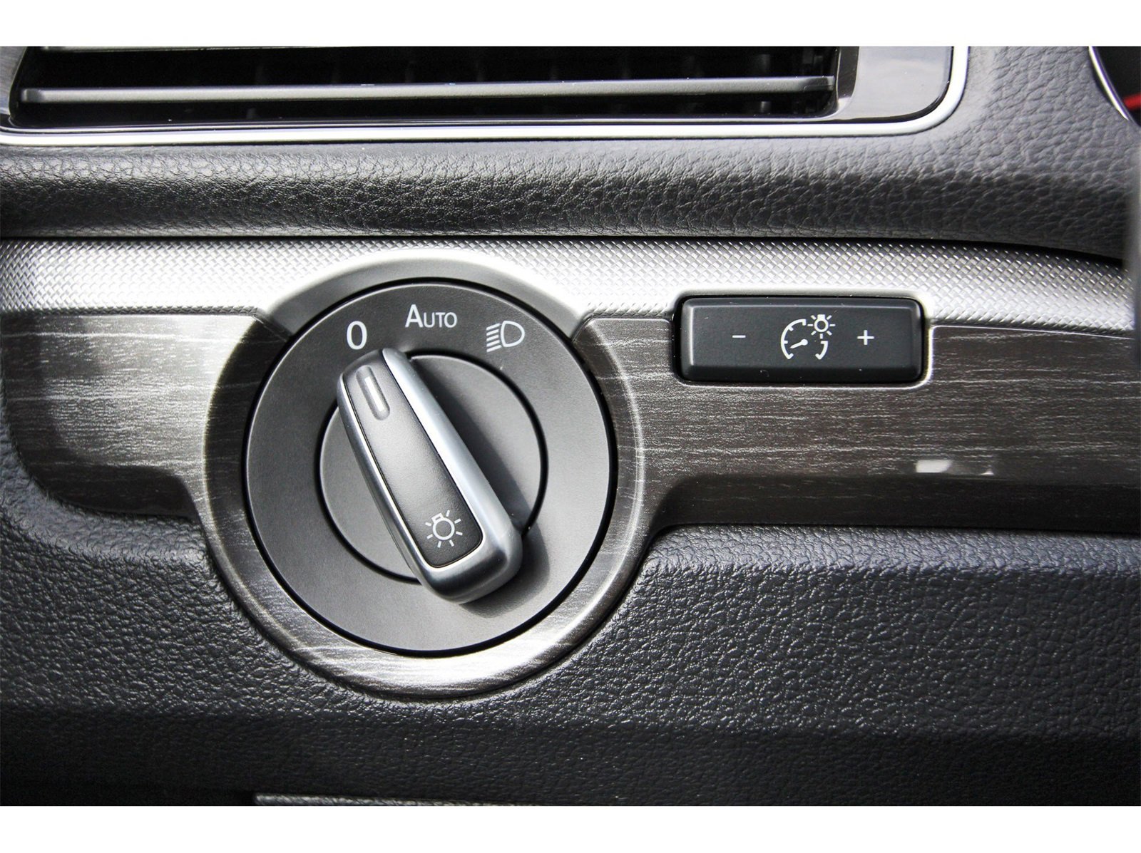 Used 2016 Volkswagen Passat 1.8T SE image 19