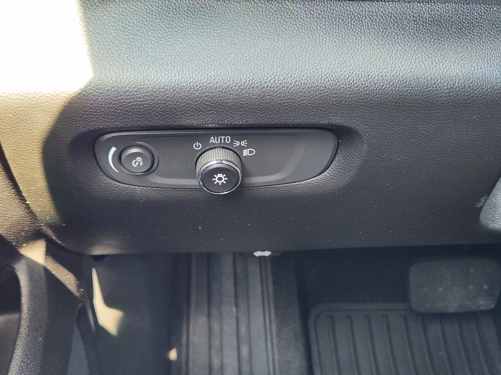 Used 2023 Chevrolet Traverse LT FWD image 19