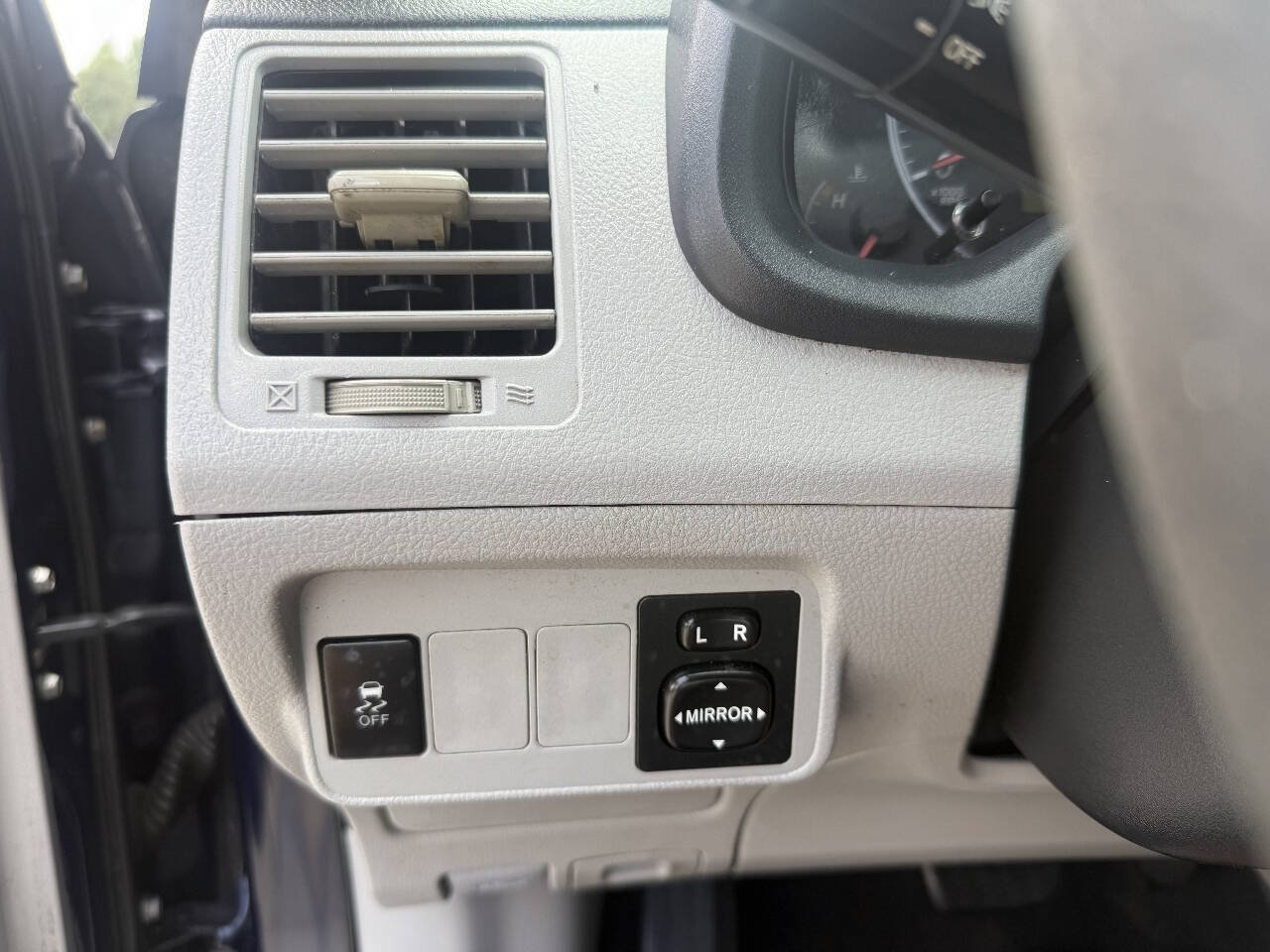 Used 2013 Toyota Corolla L FWD image 16