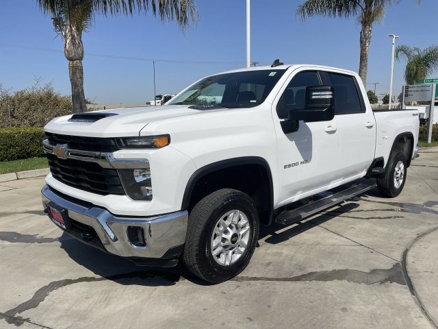 Used 2025 Chevrolet Silverado 2500 LT w/ Convenience Package AWD/4WD image 4