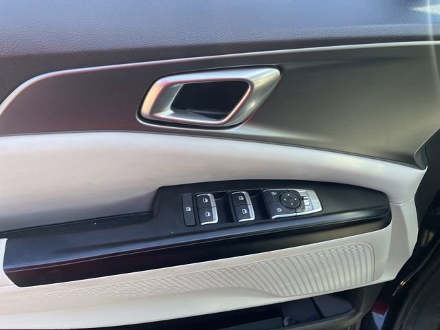 Used 2024 Kia Carnival LX image 9