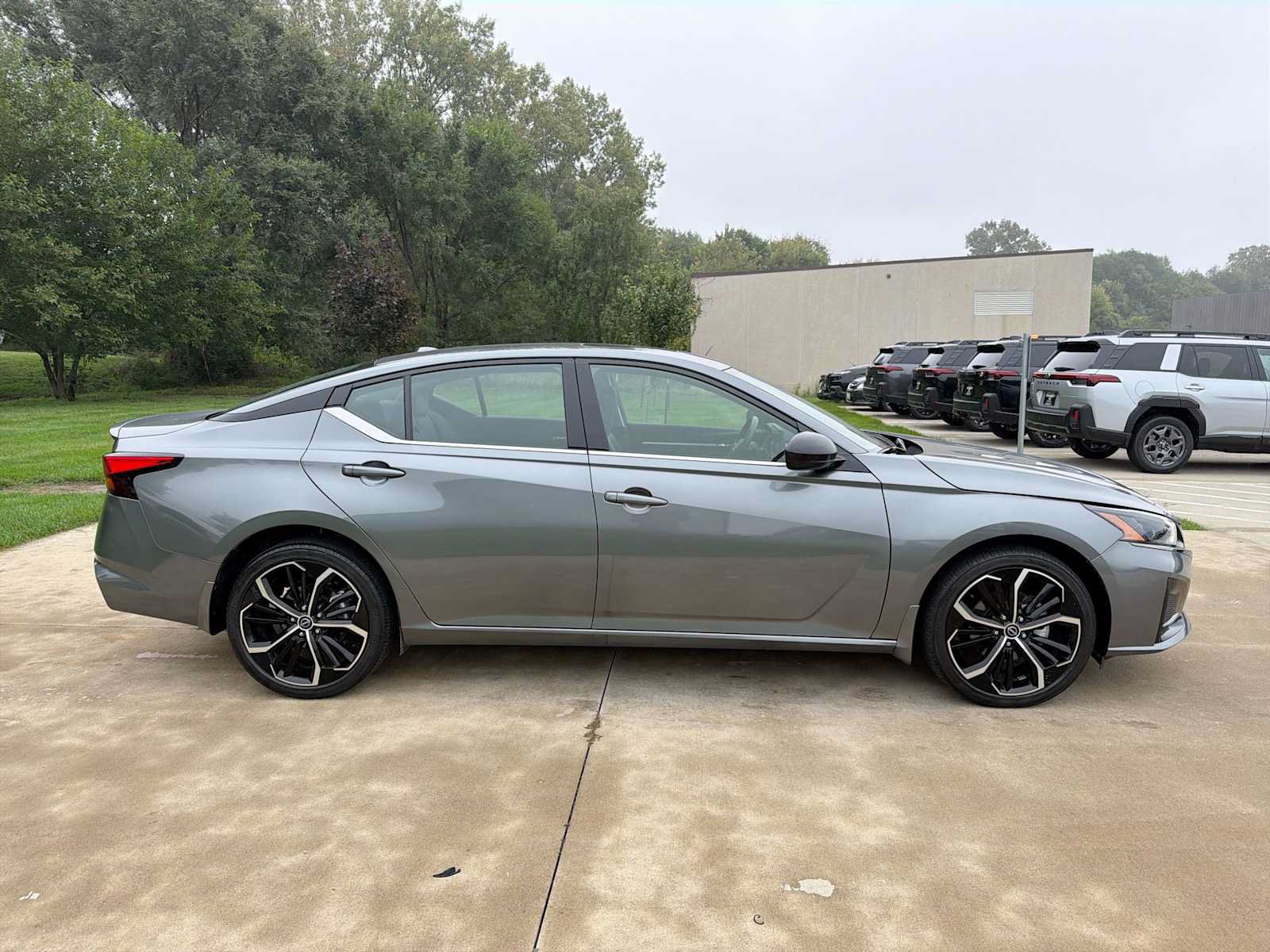Used 2023 Nissan Altima 2.5 SR w/ SR Premium Package AWD/4WD image 7