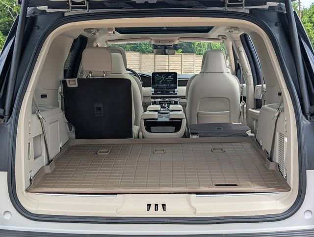Used 2021 Lincoln Navigator Reserve w/ Luxury Package RWD image 34