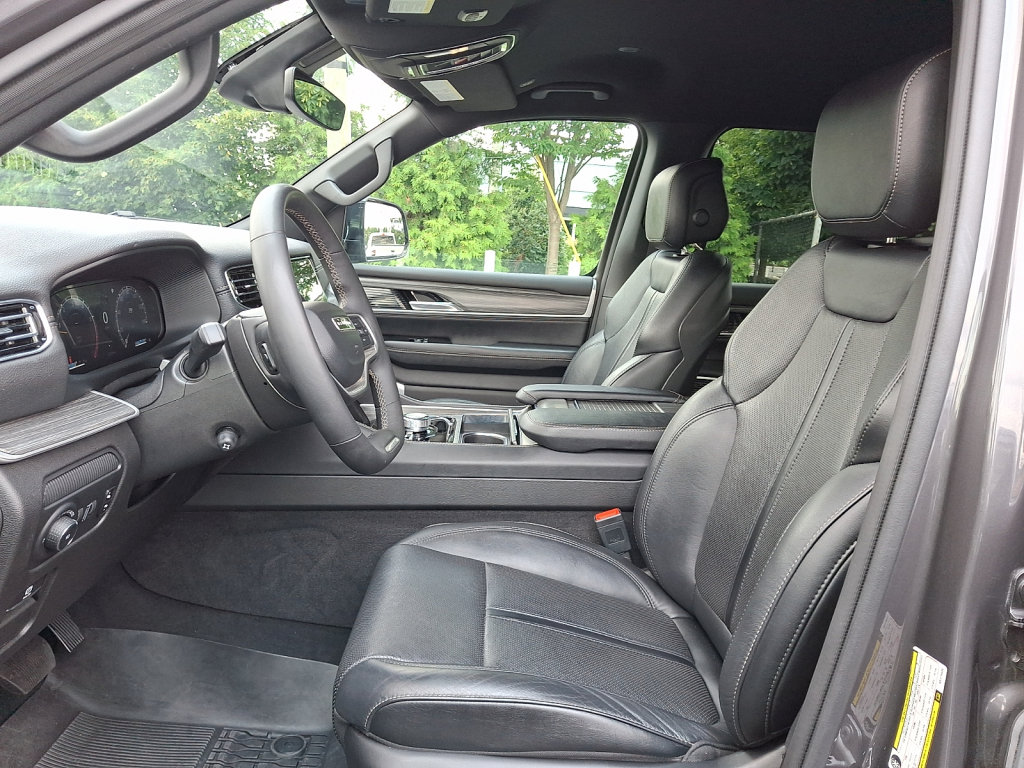 Used 2024 Jeep Wagoneer Series II AWD/4WD image 24