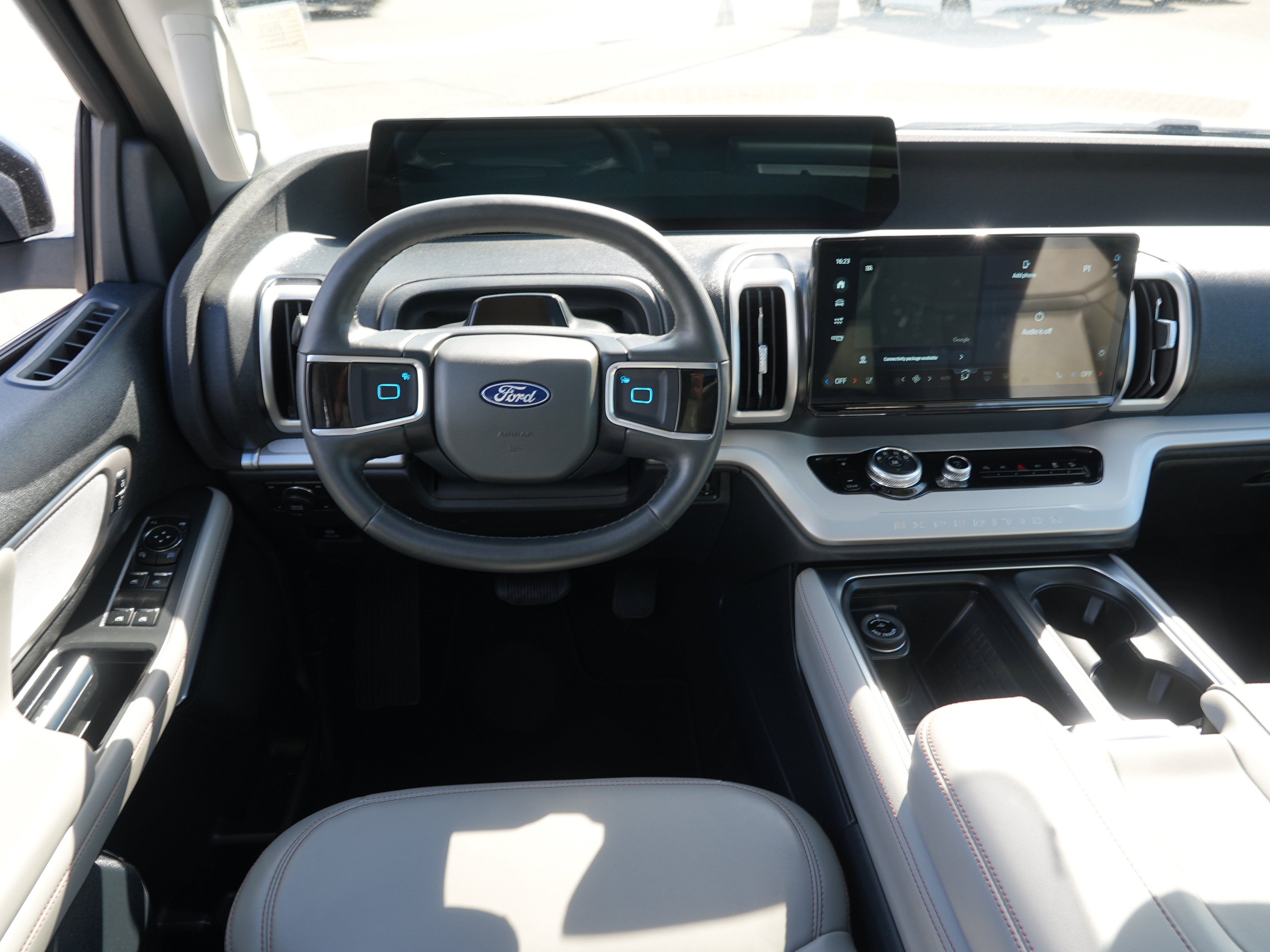 Used 2025 Ford Expedition Active AWD/4WD image 22