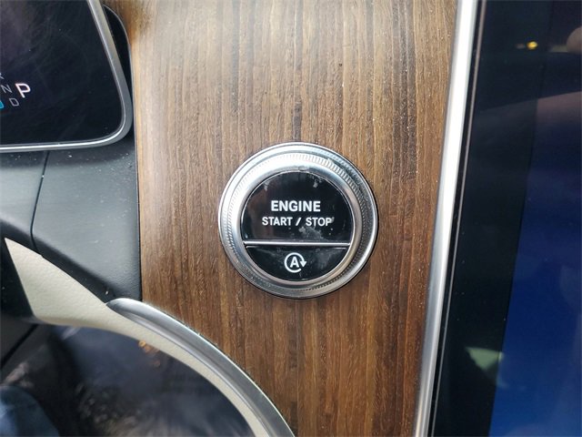 Used 2024 Mercedes-Benz GLC 300 4MATIC image 24