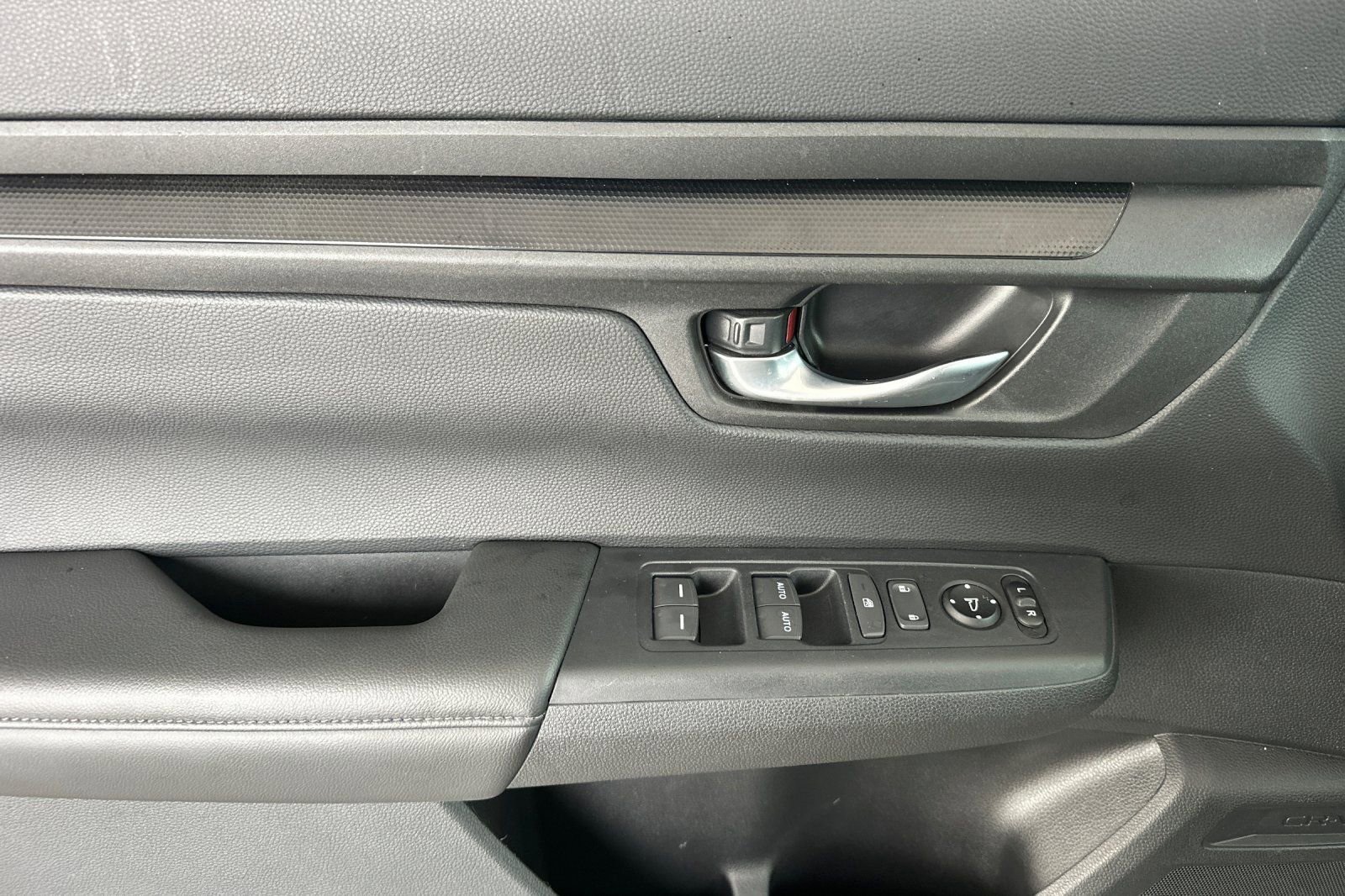 Used 2025 Honda CR-V EX image 11