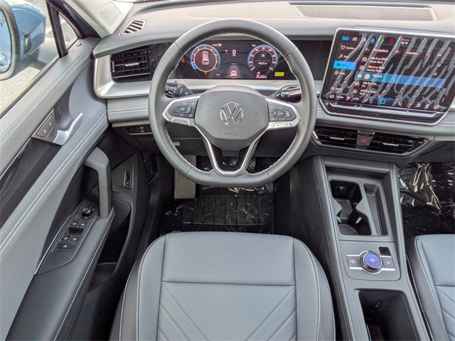 New 2025 Volkswagen Tiguan SE image 16