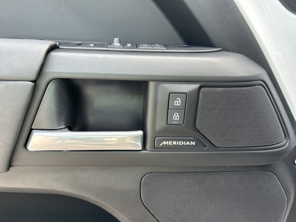 Used 2025 Land Rover Defender 110 S image 19