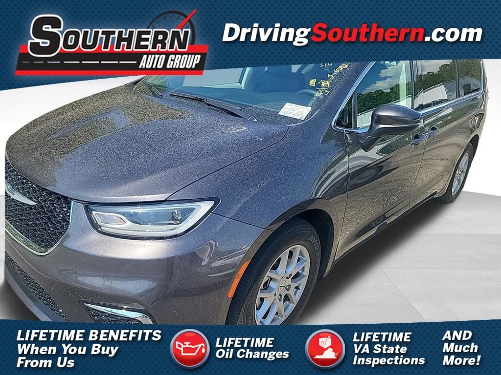 Used 2023 Chrysler Pacifica Touring-L FWD image 1