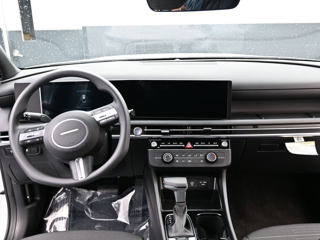 Certified 2025 Hyundai Santa Cruz SE image 10