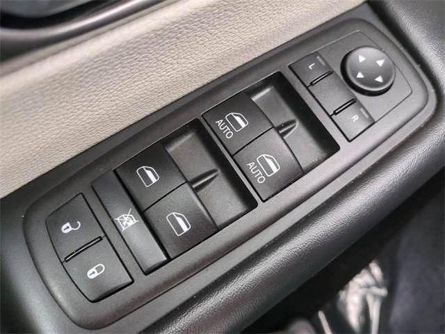 Used 2024 Chrysler Pacifica Touring-L image 23