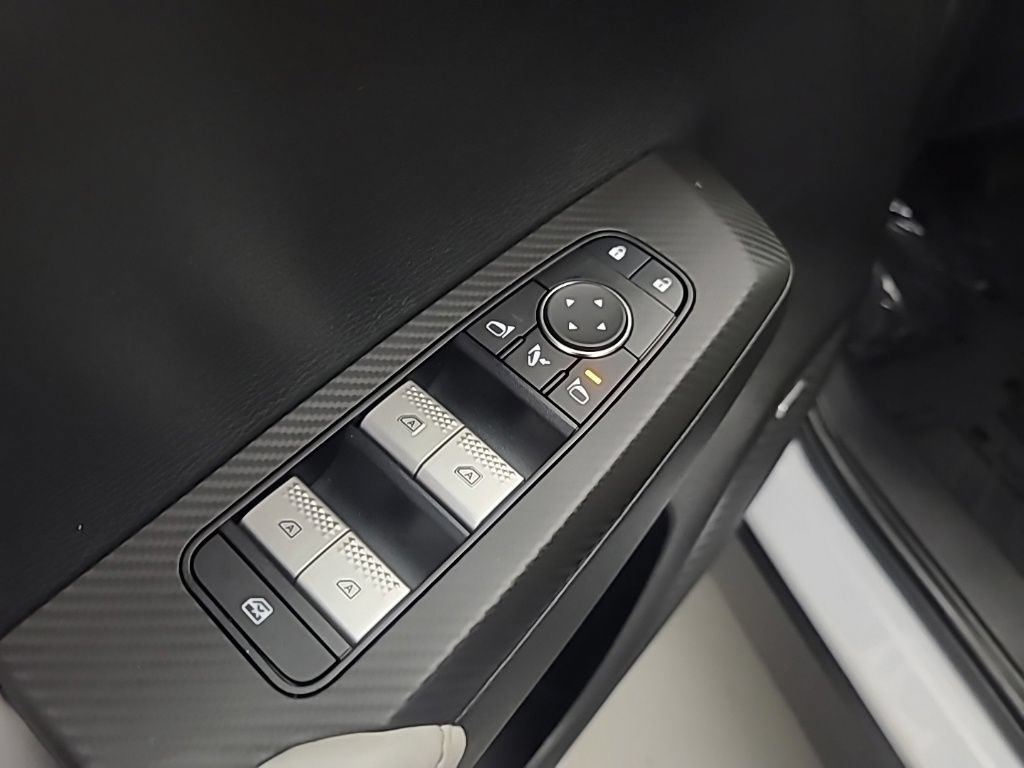Used 2025 Mitsubishi Outlander SE AWD/4WD image 24
