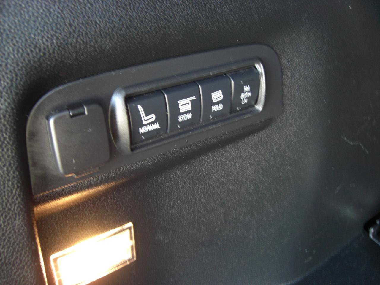 Used 2018 Ford Explorer Sport AWD/4WD image 16