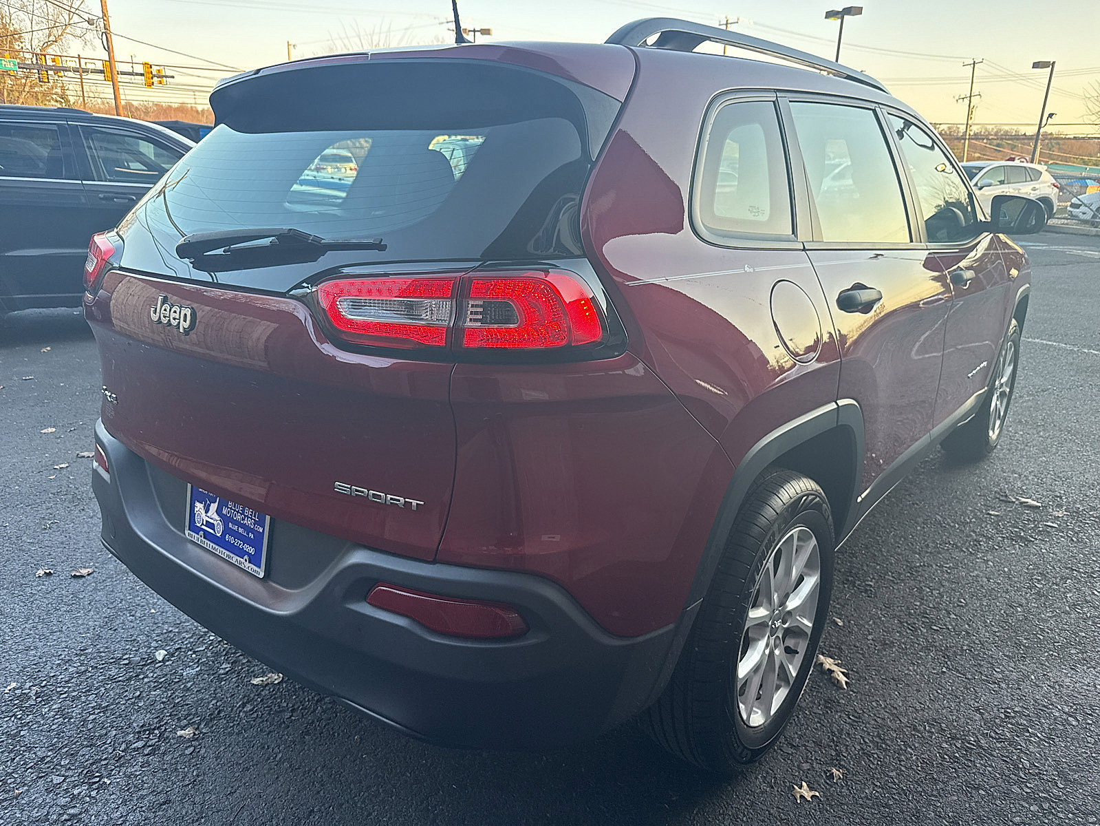 Used 2016 Jeep Cherokee Sport image 18