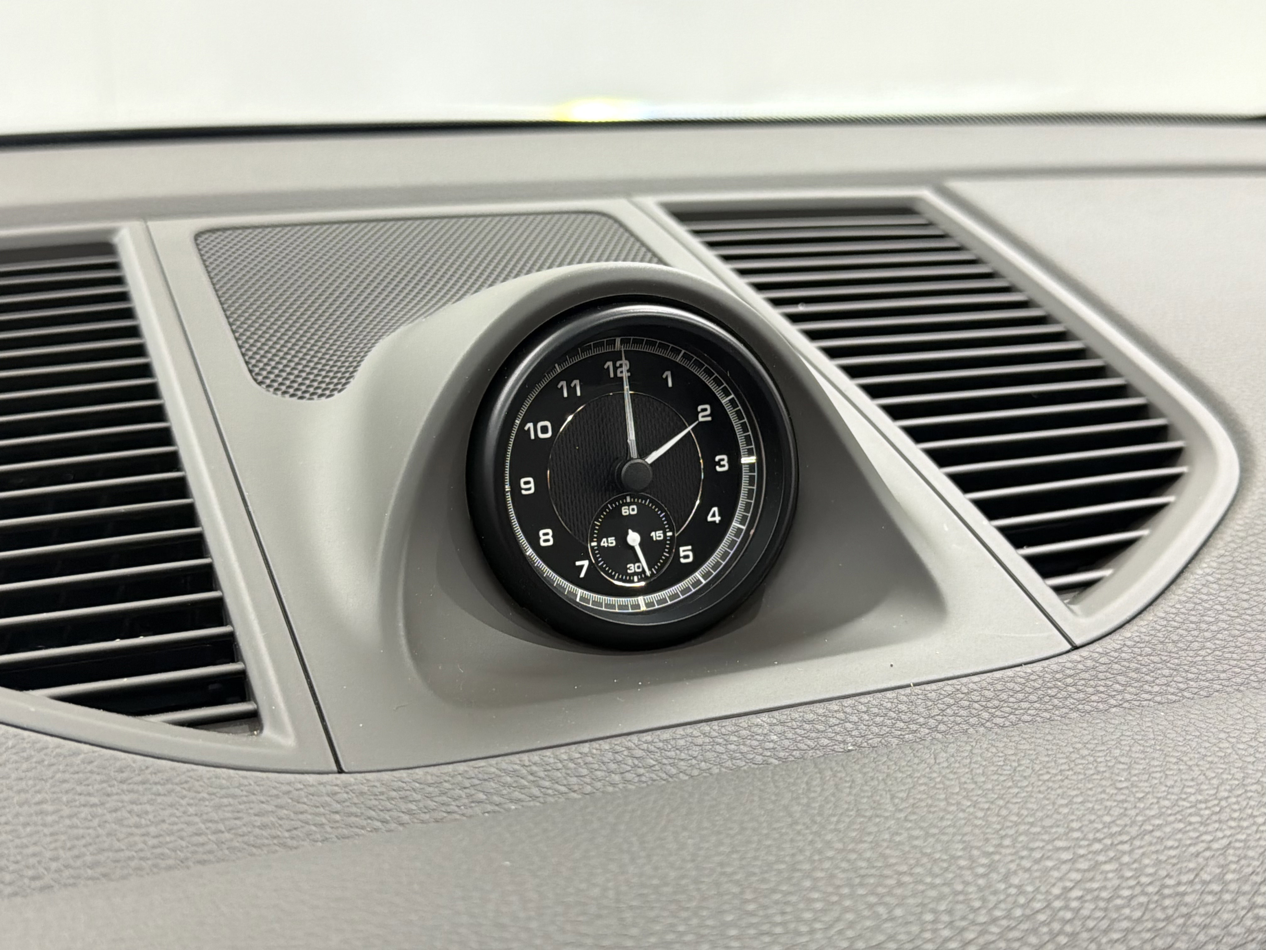 Certified 2025 Porsche Macan image 53