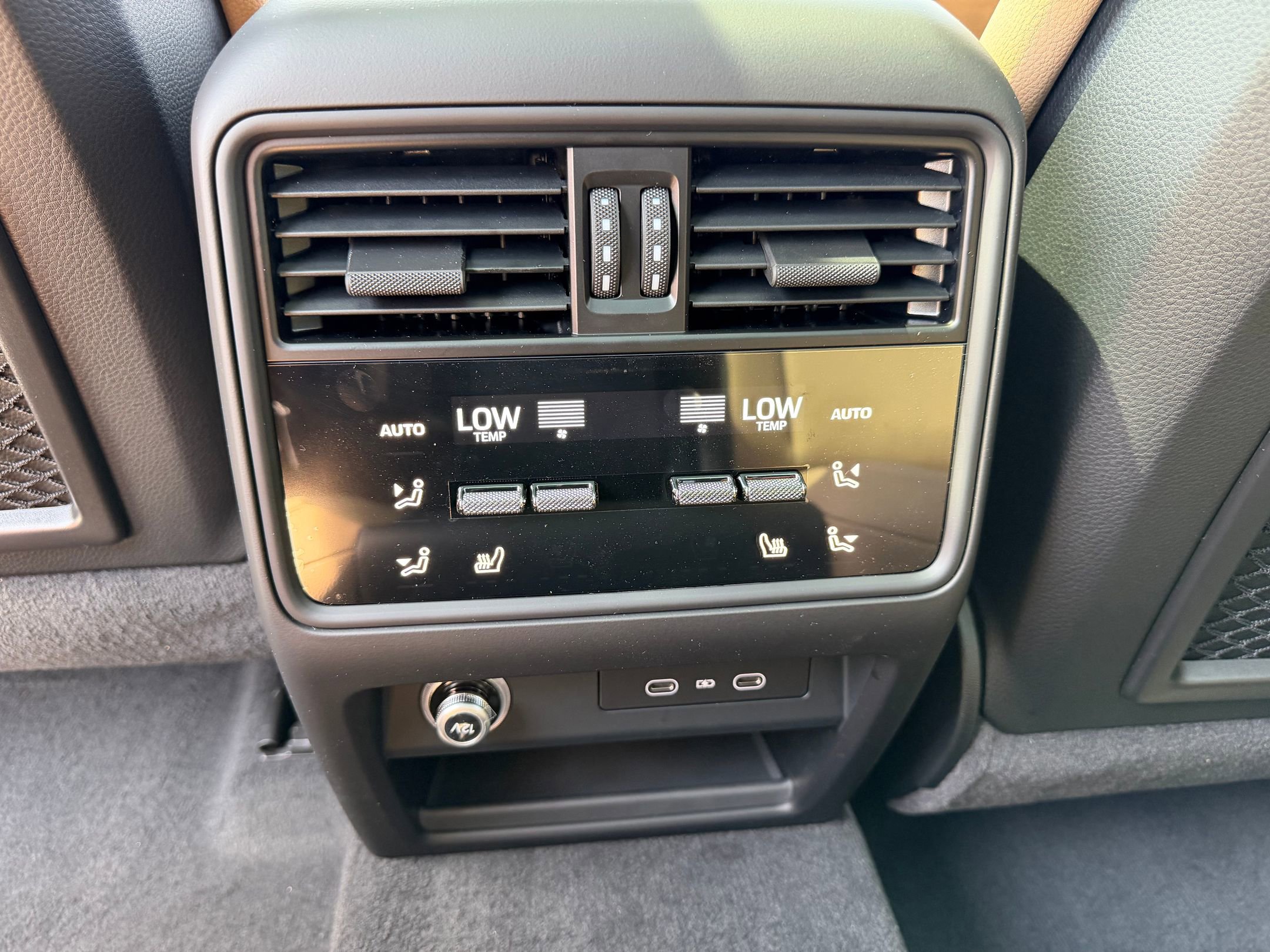 Used 2026 Porsche Cayenne AWD/4WD image 23