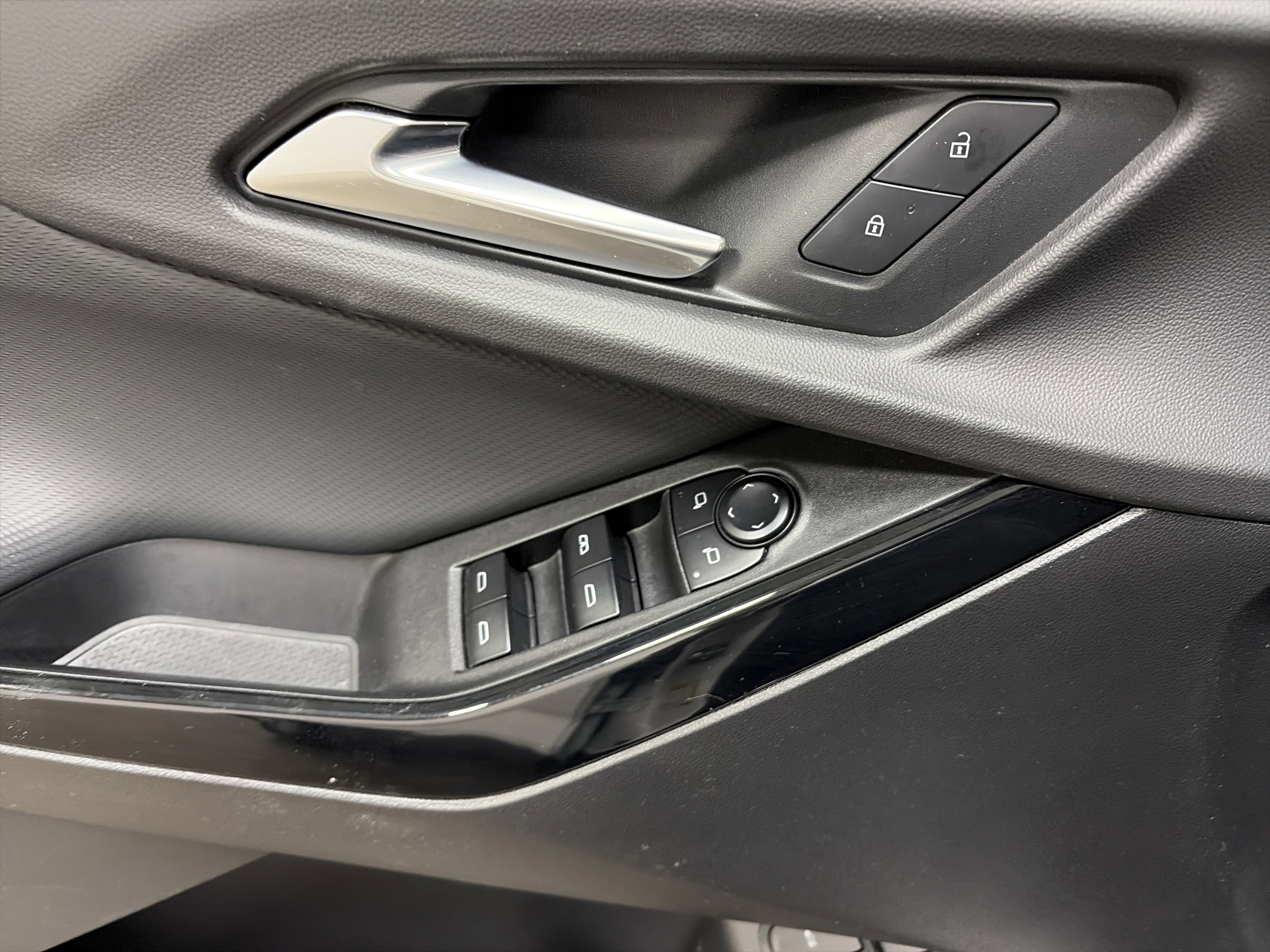 Used 2025 Chevrolet Equinox LT w/ Convenience Package II image 25