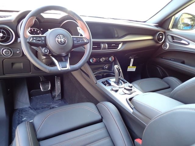 New 2025 Alfa Romeo Stelvio Sprint image 14