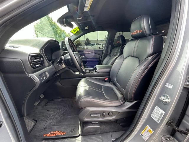 Used 2025 Honda Pilot TrailSport image 14