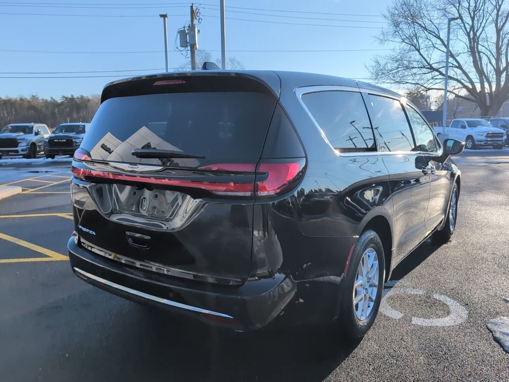 New 2026 Chrysler Pacifica Select image 7