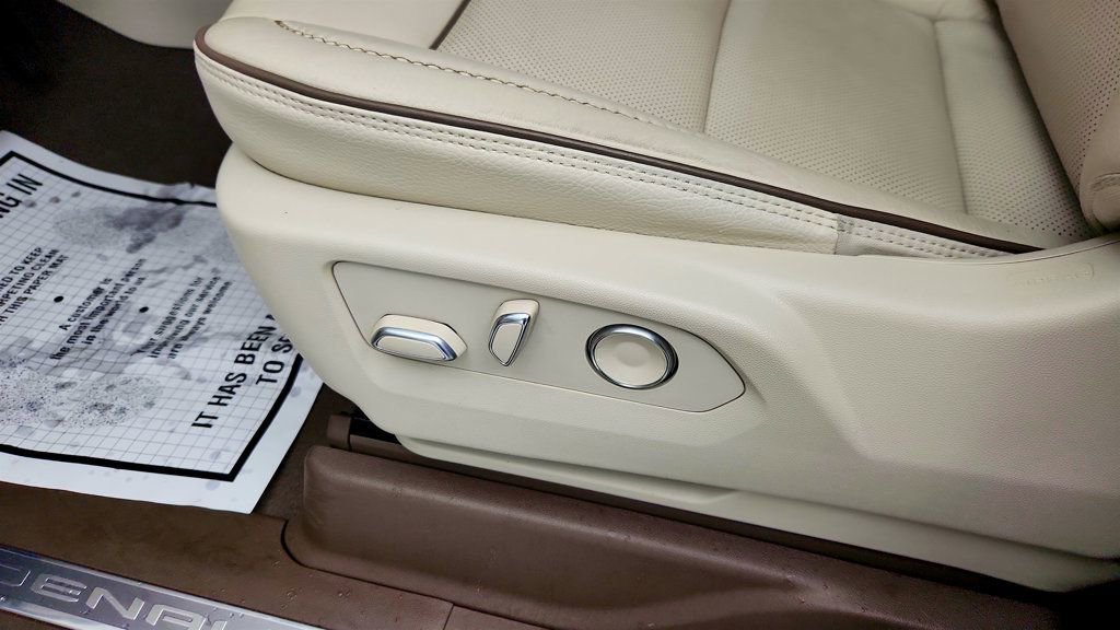 Used 2023 GMC Yukon Denali image 11