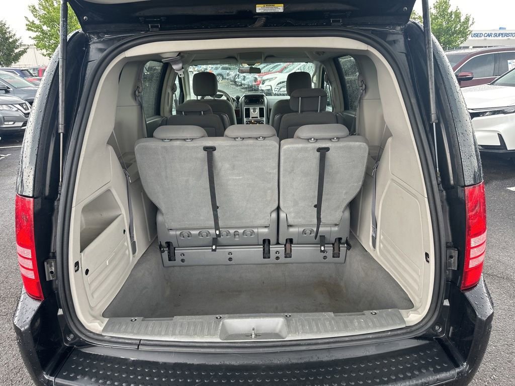 Used 2010 Chrysler Town & Country LX FWD image 10