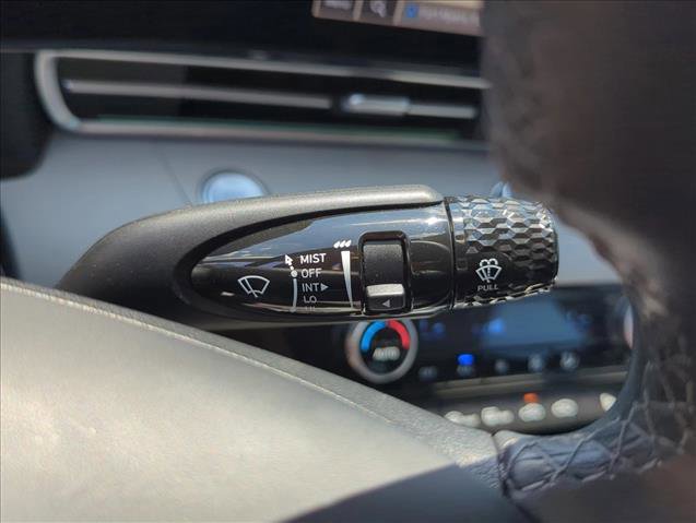 Used 2024 Hyundai Elantra Limited FWD image 20