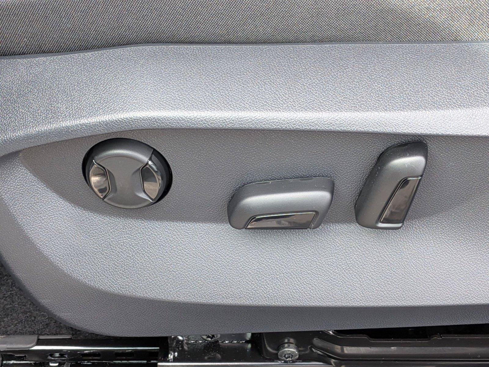 New 2026 Volkswagen Taos SE AWD/4WD image 13