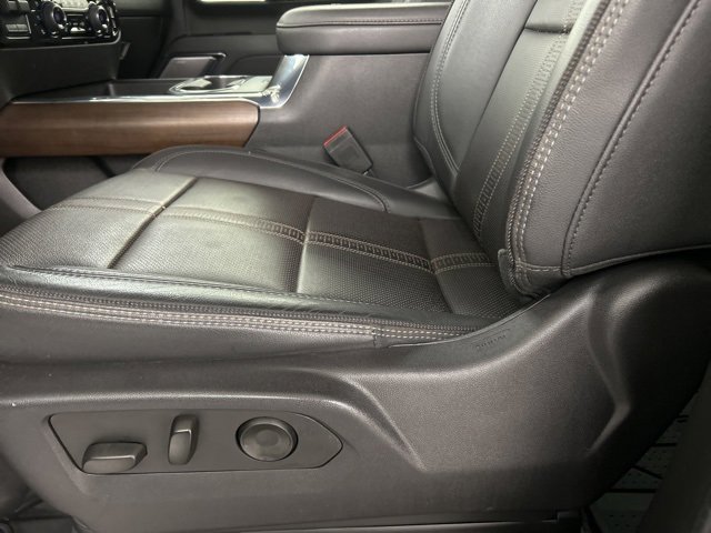 Used 2024 Chevrolet Silverado 3500 High Country w/ High Country Premium Package image 7