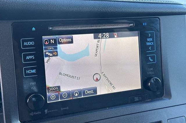 Used 2017 Toyota Sienna XLE w/ XLE Navigation Package FWD image 22