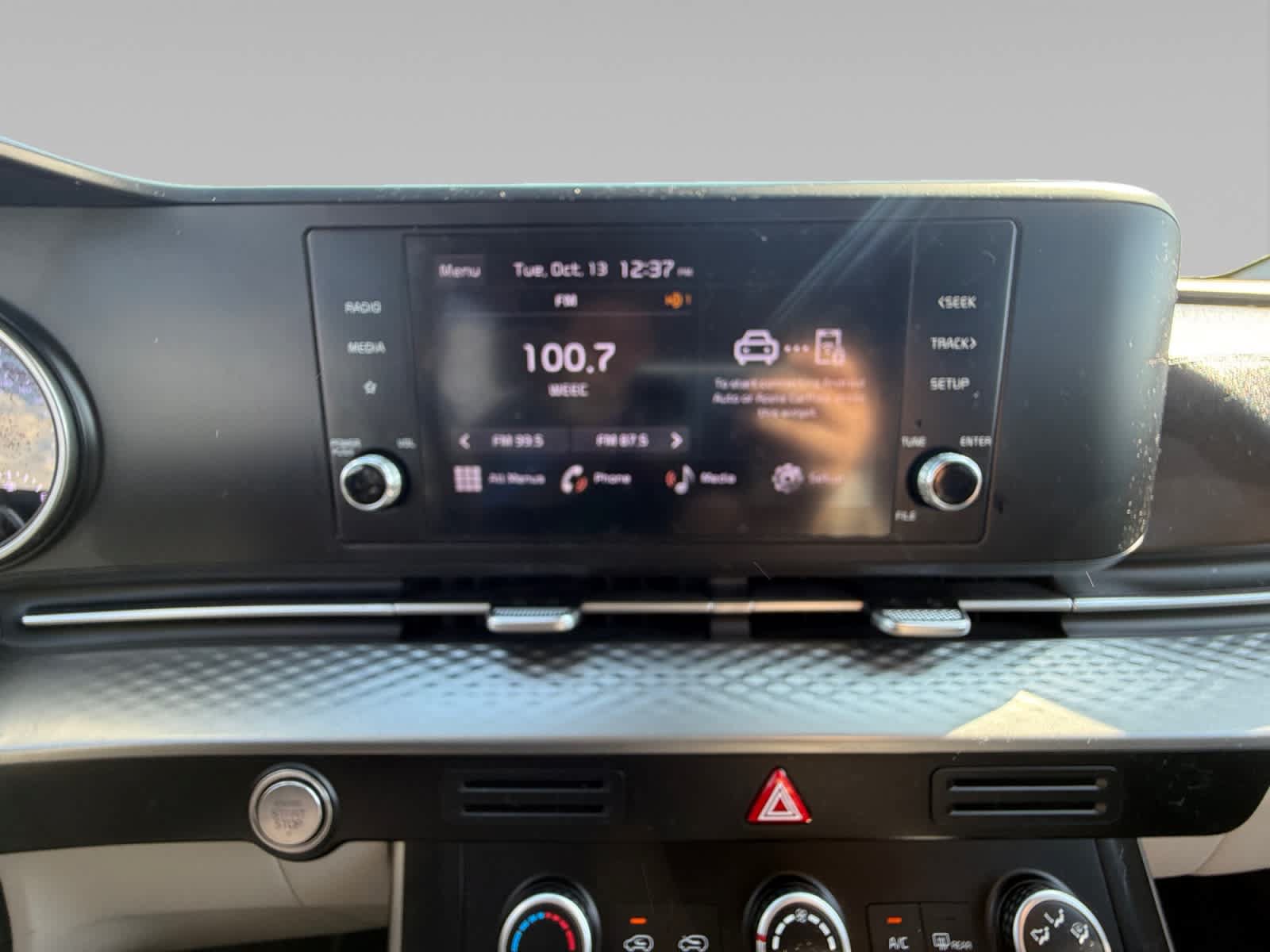 Used 2023 Kia Carnival LX FWD image 14