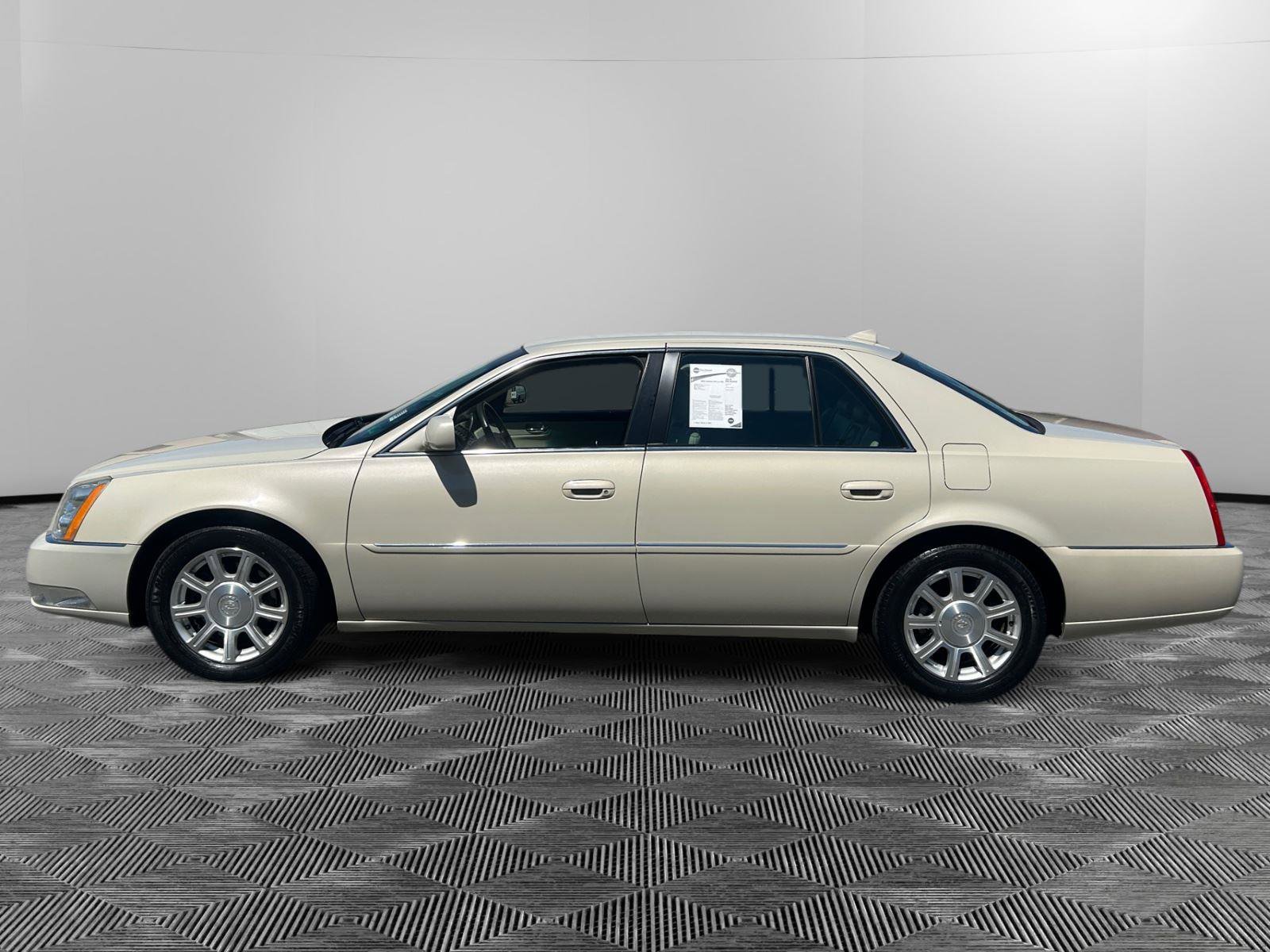 Used 2010 Cadillac DTS FWD image 2