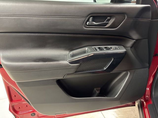 Used 2024 Nissan Pathfinder SV FWD image 16
