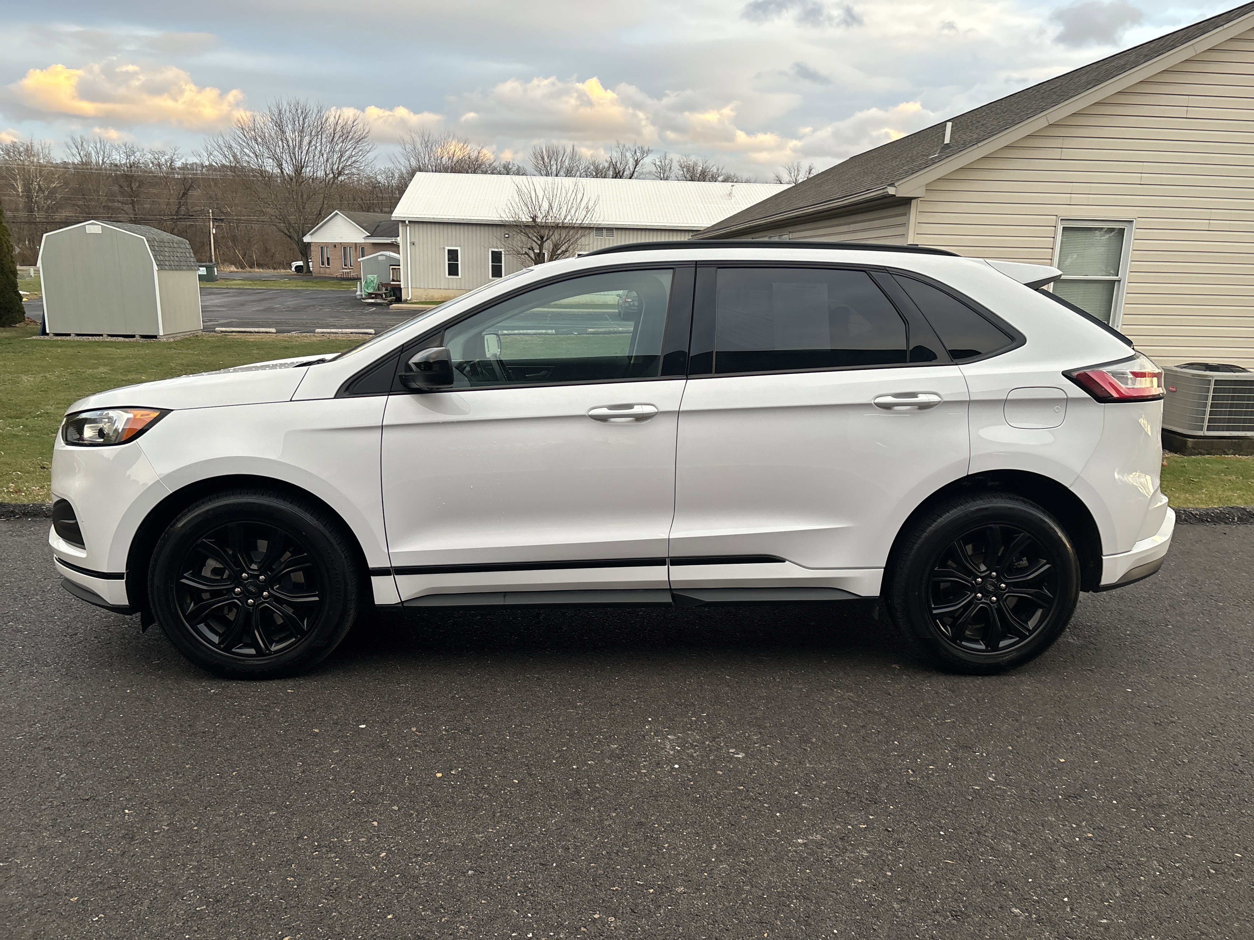 Used 2022 Ford Edge SE w/ Black Appearance Package image 7