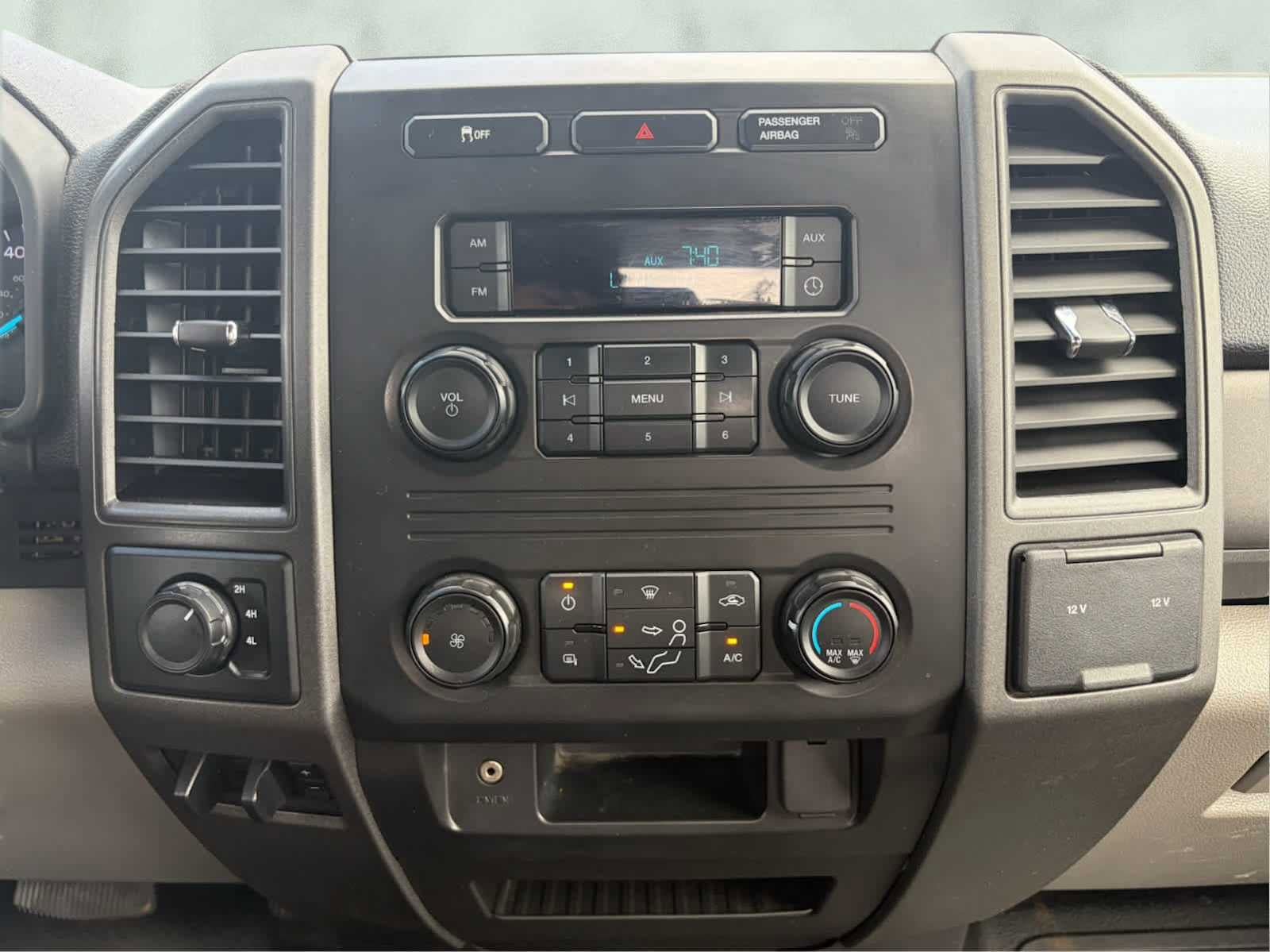 Used 2018 Ford F250 XL w/ Power Equipment Group AWD/4WD image 14