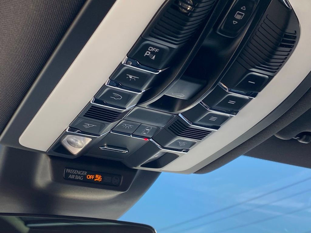 Used 2022 Porsche Macan AWD/4WD image 22