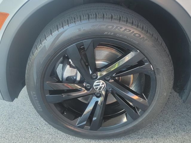Used 2023 Volkswagen Tiguan SE R-Line FWD image 6