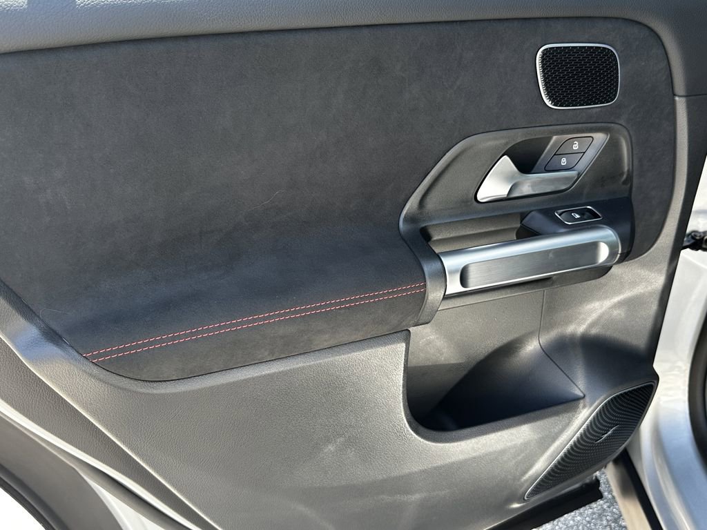 Used 2025 Mercedes-Benz GLB 250 image 25