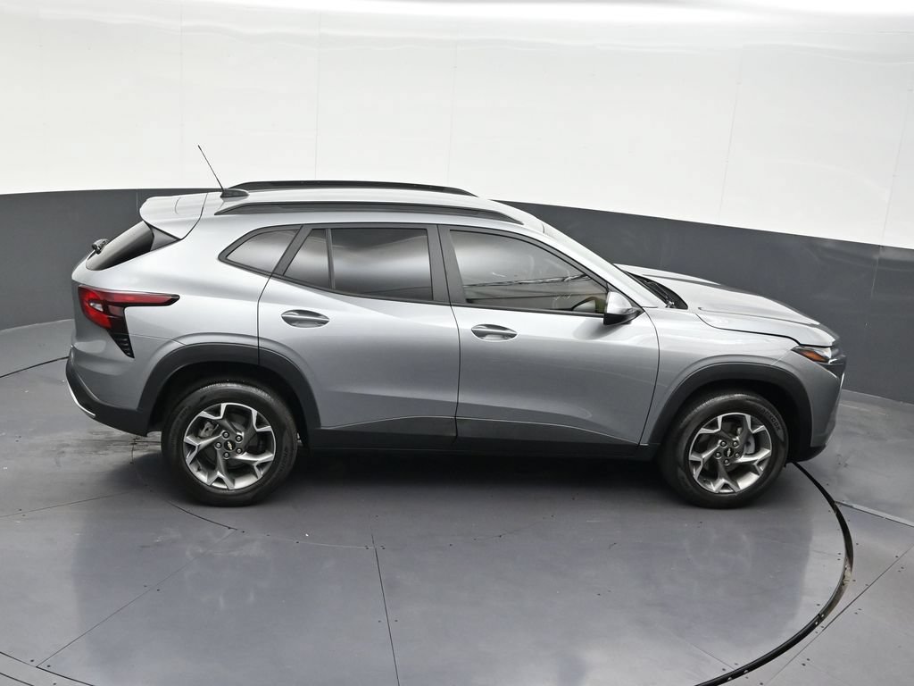 Used 2025 Chevrolet Trax LT FWD image 22