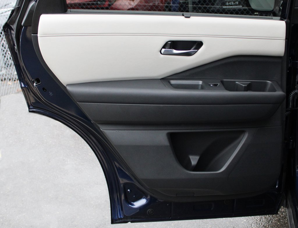 Certified 2024 Nissan Pathfinder SL image 16