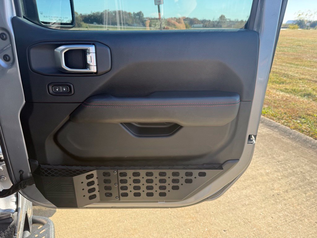 Used 2018 Jeep Wrangler Unlimited Rubicon w/ Dual Top Group AWD/4WD image 21