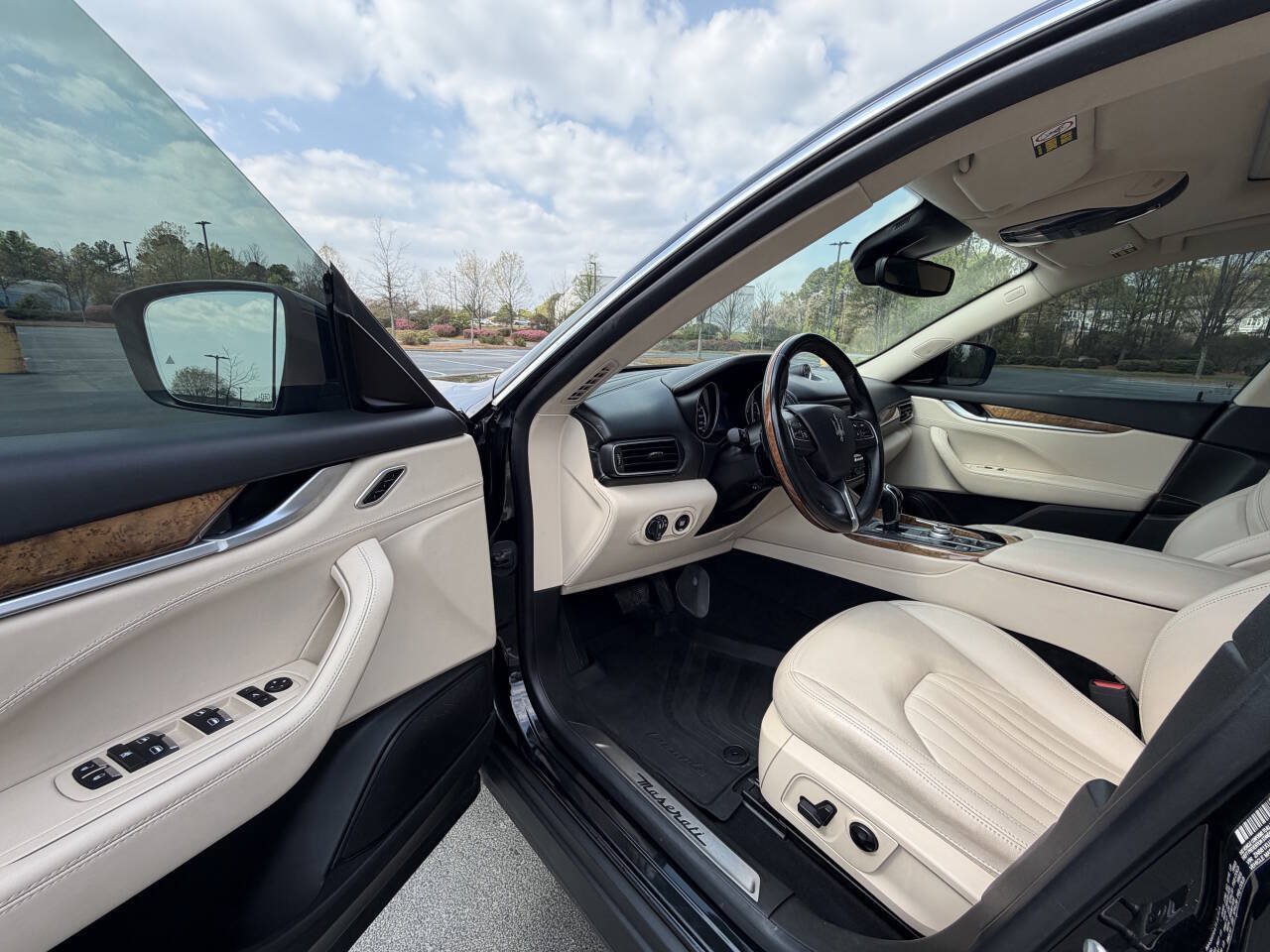 Used 2018 Maserati Levante AWD/4WD image 12