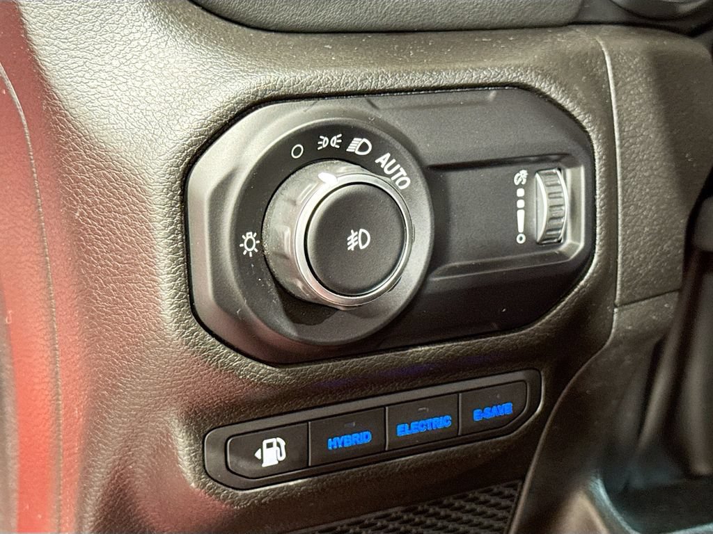 Used 2023 Jeep Wrangler Unlimited Sahara AWD/4WD image 26
