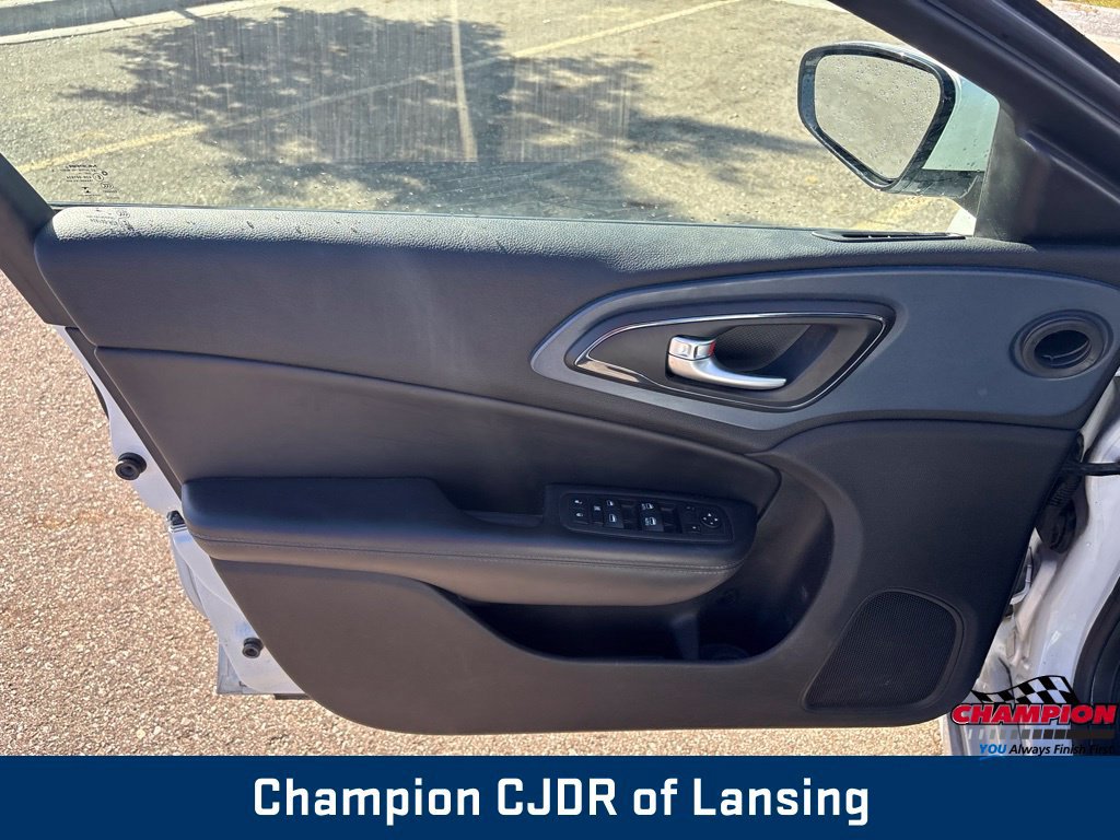 Used 2015 Chrysler 200 S FWD image 12