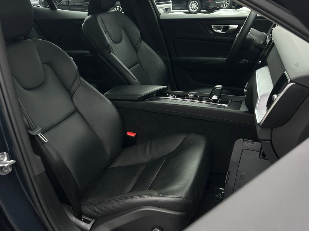 Used 2024 Volvo S60 B5 Core image 10
