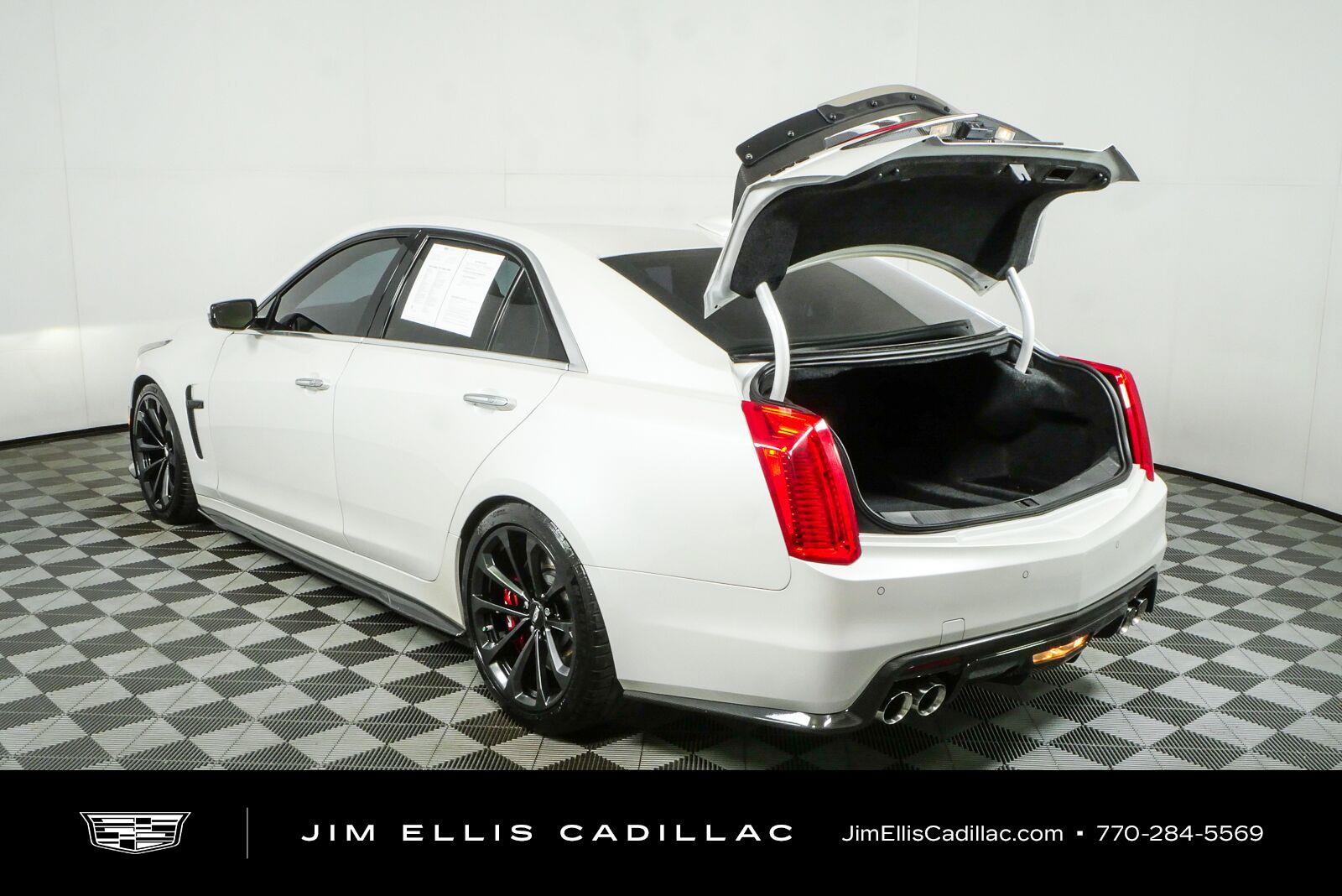 Used 2019 Cadillac CTS V w/ Carbon Fiber Package RWD image 33