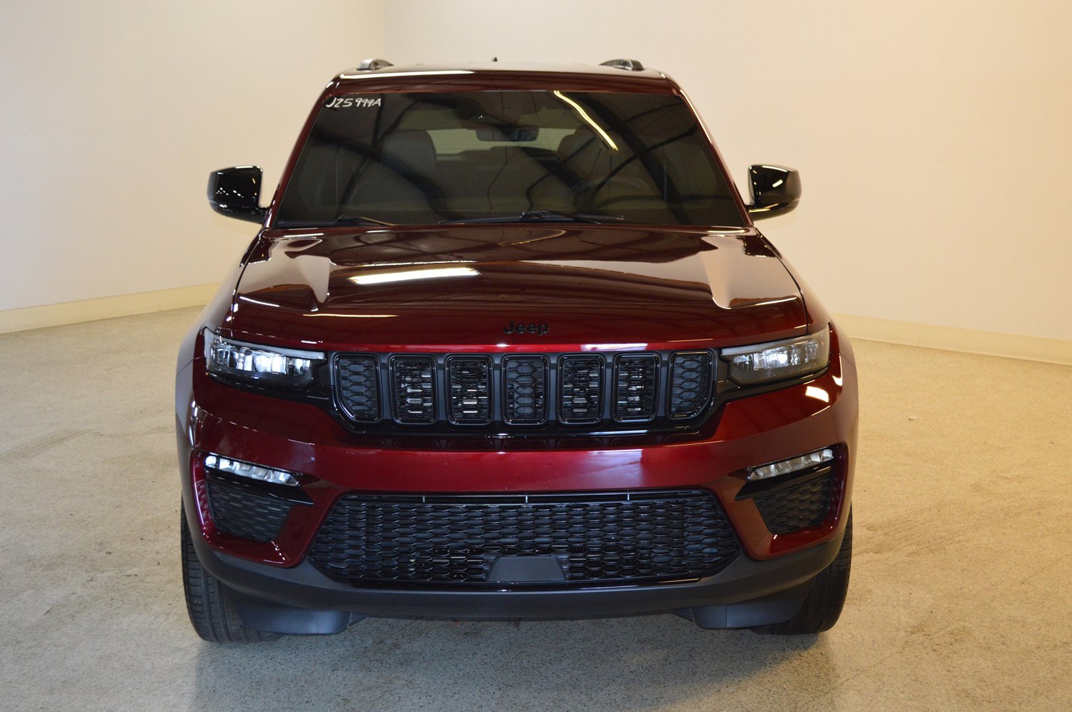 Used 2025 Jeep Grand Cherokee Limited w/ Black Appearance Package image 8
