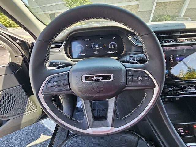 Used 2023 Jeep Grand Cherokee Limited w/ Luxury Tech Group II AWD/4WD image 29