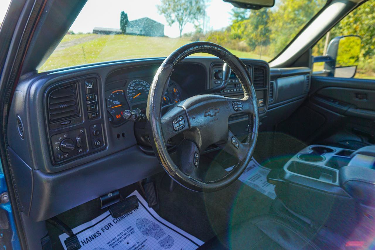 Used 2004 Chevrolet Silverado 2500 LS w/ Snow Plow Prep Package AWD/4WD image 18